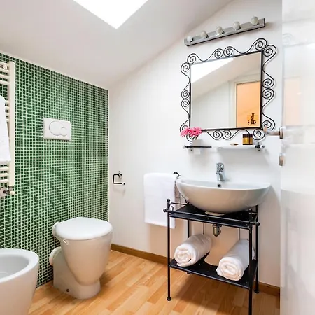 Richard Ginori Linate Apartment